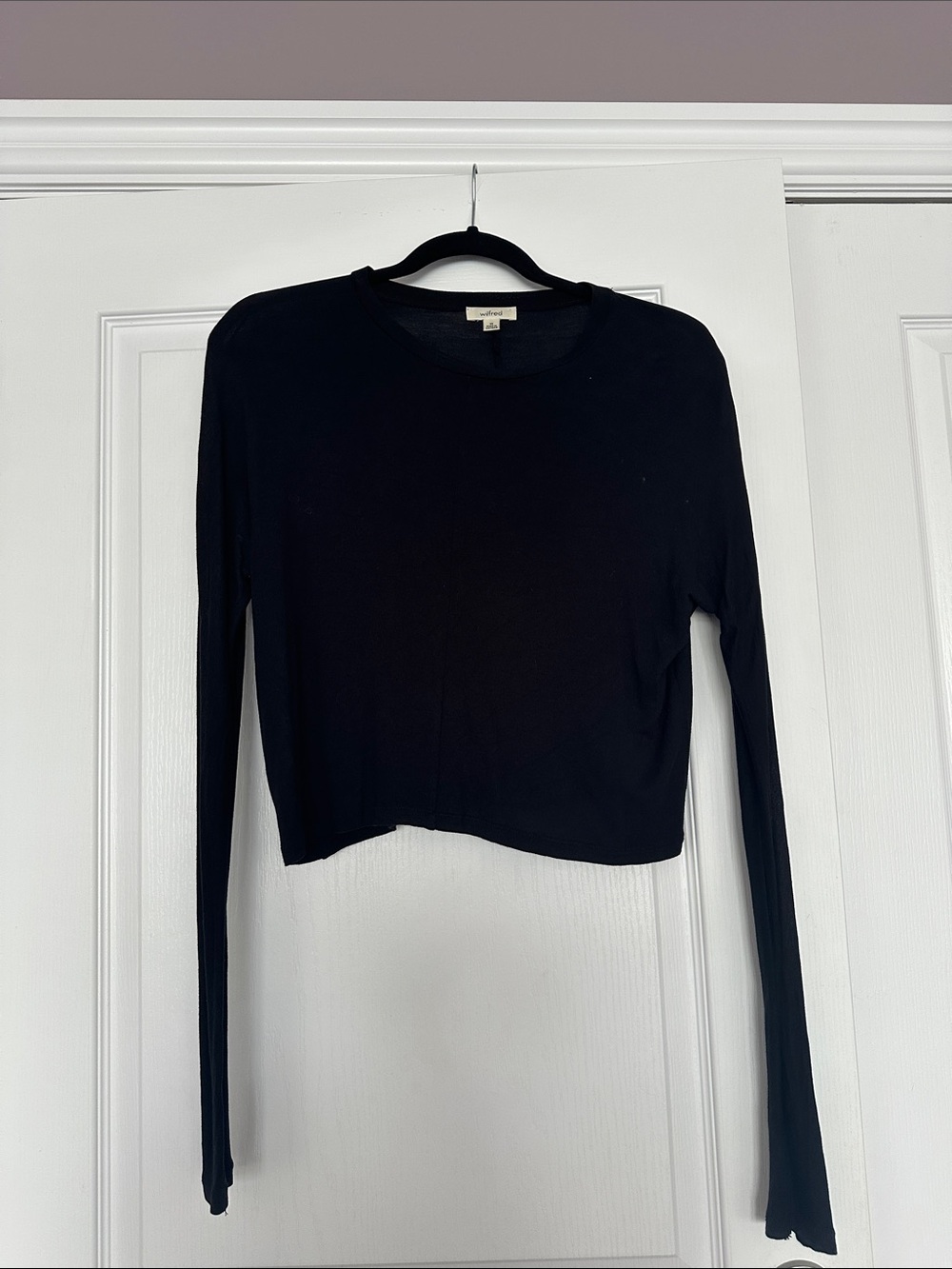 Wilfred Black Long-Sleeve Cropped Crewneck Top